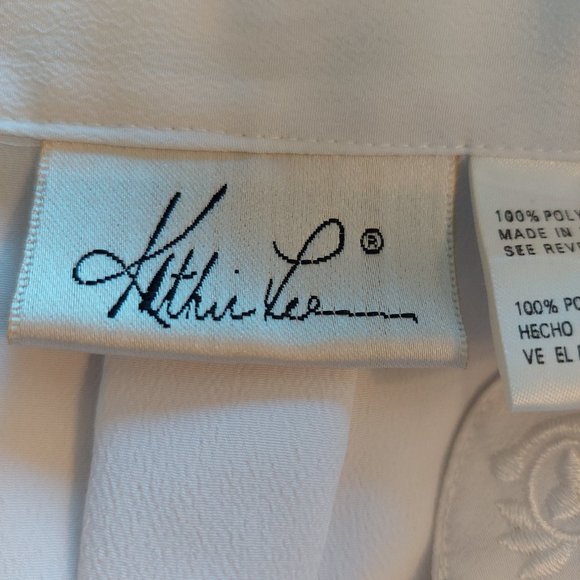 NOS W/Tag Kathie Lee White Blouse W/White Embroidery W/Side Slits On Bottom - Picture 12 of 16